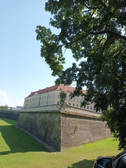Pery Podkarpacia/  Rzeszw  - FOTO 1 - Przewodnik po Poznaniu, wycieczki po Poznaniu, Wielkopolsce, Polsce, Podroznik Poznan, pilot, przewodnicy